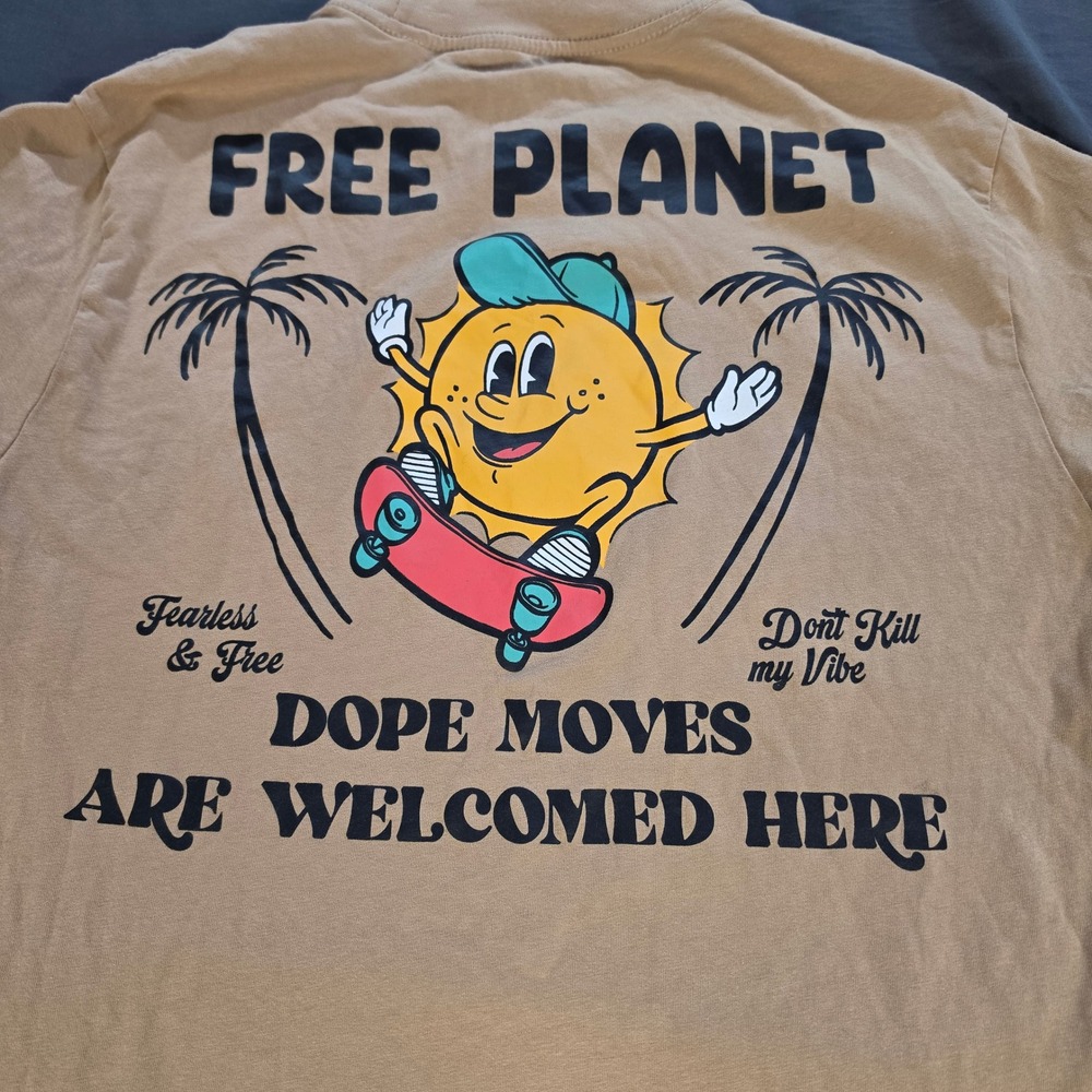 Free Planet Mens Small Tan Skateboarding Sun Graphic Pocket T-Shirt Dope Moves - Picture 9 of 9